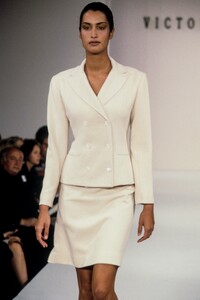2053627568_VictorAlfaro1995WomenRTW42.thumb.jpg.970285b335361bcdf561945c64cc7c7d.jpg