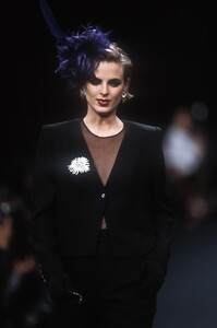 2062175264_SoniaRykiel1991WomenRTW72.thumb.jpg.fb09a7df1be29de33da11f7c281827fe.jpg