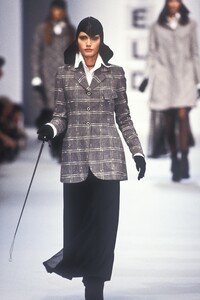 2065687260_KarlLagerfeld1993WomenRTW86.thumb.jpg.6a97e3a05160d32a5cc1bb91b6437b60.jpg