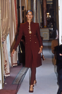 2066641026_Chanel1996HauteCouture70.thumb.jpg.82638ecb52781e8e5c6ec0259236da3d.jpg