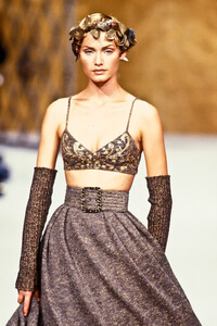 2078398045_Chanel1993HauteCouture271.thumb.jpg.3552c774f60bf652607120c2dd65bfcd.jpg
