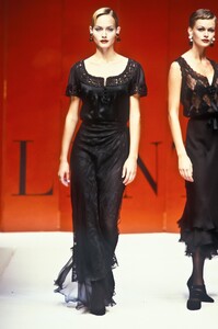 2082845590_Valentino1993HauteCouture166.thumb.jpg.f0cc013bf300e3a51412b5be26229ac8.jpg