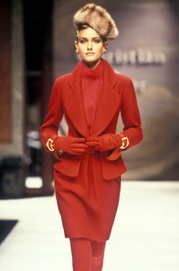 2098494487_ChristianDior1993HauteCouture195.thumb.jpg.ea1d996cb1ea48a60b0b077fb7ced404.jpg