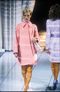 2138203550_Versace1996WomenRTW23.thumb.jpg.bd53abab728219a43cbf724f73a7e20b.jpg