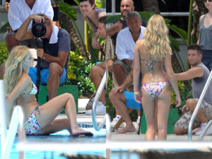 246025112_ErinHeatherton-VictoriasSecretPhotoshoot@MiamiBeach2012_09_1012.thumb.jpg.394ef536b68ccc32af99664603aa1b3b.jpg