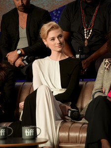 Elizabeth+Debicki+2018+Toronto+International+1_zsN79ezVHx.jpg