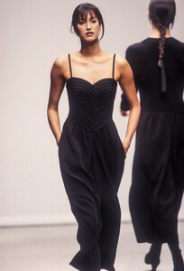 322498690_Krizia1993WomenRTW13.thumb.jpg.54eba0f04d4b83cf6b34f849e511c8d9.jpg