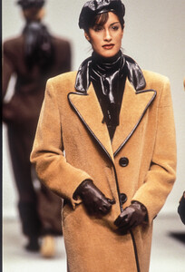 352318328_Krizia1993WomenRTW112.thumb.jpg.0b91914410939a2d581cafd3c76d6281.jpg