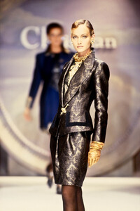 352881078_ChristianDior1993HauteCouture135.thumb.jpg.6c6641578157de11bea911ea1b4817d5.jpg