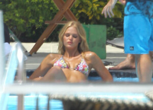 364959023_ErinHeatherton-VictoriasSecretPhotoshoot@MiamiBeach2012_09_10h2.thumb.jpg.970b3174adc772faebb4d81c7605122f.jpg