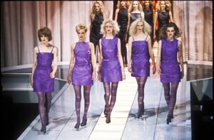 365413892_Versace1996WomenRTW130.thumb.jpg.5c43842fe4807a5a491497258101bf15.jpg
