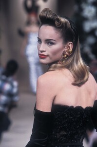 374786380_YvesSaintLaurent1996HauteCouture152.thumb.jpg.90edee1f1b44112cd6abc1fb5246a8ff.jpg