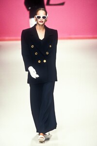 377621491_YvesSaintLaurent1996WomenRTW7.thumb.jpg.0bf42879e072268fa1070334f627c8cd.jpg