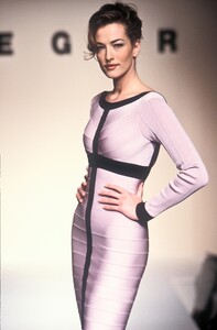 386968419_HerveLeger1992WomenRTW87.thumb.jpg.080adb479e9239cca084a48dd8e36843.jpg