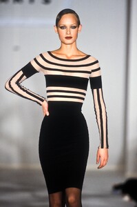 397414127_HerveLeger1993WomenRTW32.thumb.jpg.20ed61eb1999f23f7d4a33acafdc8c0b.jpg