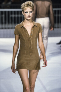 418527_CostumeNational1996WomenRTW9.thumb.jpg.2d95e41d74437cf25c3c38c0334ebf23.jpg