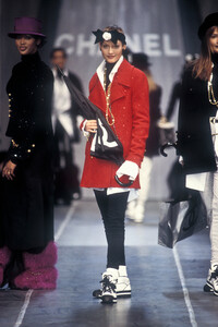 441877560_Chanel1993WomenRTW73.thumb.jpg.f1b73ea15c82ca746b7b02c28009c5fb.jpg