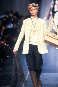 451313529_Chanel1993WomenRTW83.thumb.jpg.681aadd7d0e4f7421bad67a585b858fb.jpg