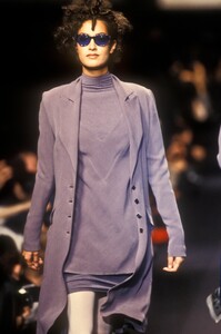 461889243_KarlLagerfeld1994WomenRTW30.thumb.jpg.fbad792acf1cb2e0cbd5882f5d39eee0.jpg
