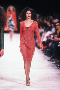 462193827_VersusbyDonatella2000WomenRTW94.thumb.jpg.760ced72d31f0a38606e1b22a5c928e9.jpg