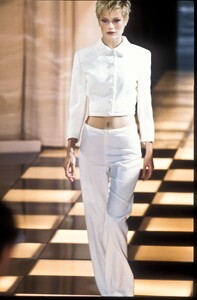 467449154_Versace1996WomenRTW90.thumb.jpg.4119a3a6c795fd3b5407e91846efe0a2.jpg