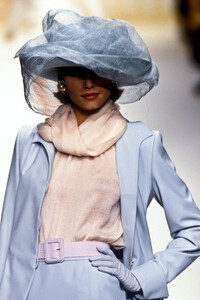 486196067_PierreBalmain1994HauteCouture158.thumb.jpg.3db80ffc488cd939abd2bc6b62fce919.jpg