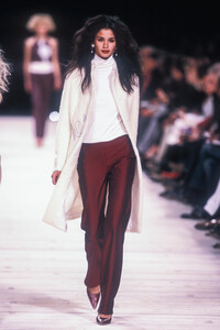 489730586_VersusbyDonatella2000WomenRTW74.thumb.jpg.0c653a5ae3aeb48e3b79b106c30cbe46.jpg