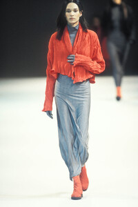 508493544_IsseyMiyake1993WomenRTW68.thumb.jpg.fc1b5689ede3d6435db43287b6943354.jpg