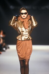 509805269_EmanuelUngaro1987WomenRTW7.thumb.jpg.df7ba6eb2fb3f401c4c8683aa193d7b5.jpg