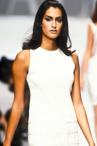 520176830_Valentino1996WomenRTW162.thumb.jpg.37722f965b50cf1fe35e8da334e032b2.jpg