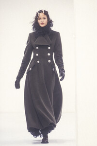 526016946_DolceGabbana1993WomenRTW98.thumb.jpg.54c166abc953fe6261de4a1e239f89fd.jpg