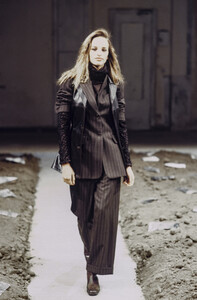 547227462_CostumeNational1993WomenRTW9.thumb.jpg.d1b771c627c52430b0aa29c6b3c24462.jpg