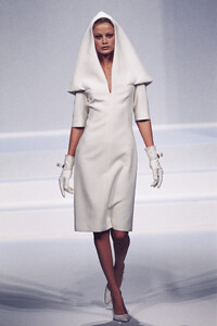560025082_Balenciaga1996WomenRTW12.thumb.jpg.28e1d56c3fafcc7573bb954ab0877989.jpg