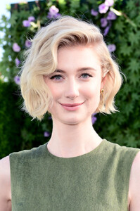 Elizabeth+Debicki+Photo+Call+Columbia+Pictures+gicGaOMPjsjx.jpg