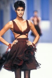 574134610_ClaudeMontana1994WomenRTW146.thumb.jpg.ab0d23c524f921046534610433af5802.jpg