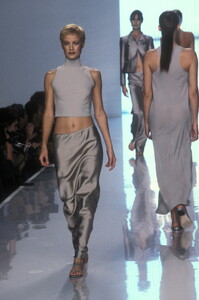 603250755_DonnaKaran1996WomenRTW20.thumb.jpg.01f34bc8d4bd45fc95605c68573d62b4.jpg