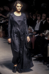 614047601_JilSanderSpring19944.thumb.jpg.ca0e6a420c50f3d252b700e73ee96422.jpg