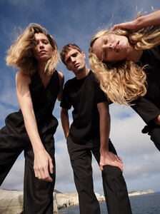 2022-1-00008_INTOTHEBLUE_COUPLE (2).jpg