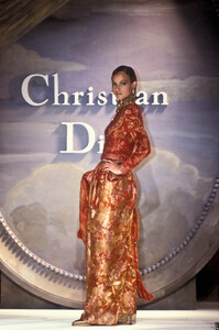 621949675_ChristianDior1993HauteCouture162.thumb.jpg.e2cc7bdab2fd79ef5102b41dc749f4a5.jpg