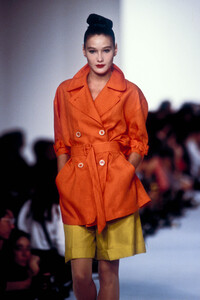 643790565_Chloe1988WomenRTW2.thumb.jpg.21a35c0feecd33b40d8774fa5666ae97.jpg