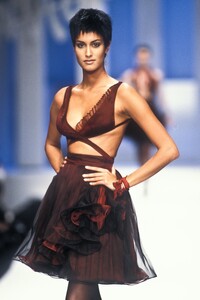 661109096_ClaudeMontana1994WomenRTW147.thumb.jpg.6d72f27a51ebd8a57a5e24c7f1d0690b.jpg