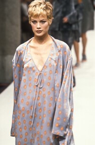 671186349_Fendi1996WomenRTW44.thumb.jpg.b2a1a94ff1e4ed881df41852b26757ef.jpg
