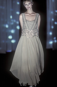 677129012_AlbertaFerretti1993WomenRTW126.thumb.jpg.9e11aafbe76c4b3550a4d5713aa27413.jpg