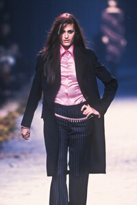 685904777_Chloe1998WomenRTW158.thumb.jpg.03b0babb0f3568f153c5fcdd0eb8f16b.jpg