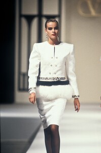 700497580_Valentino1989HauteCouture52.thumb.jpg.e49c75c50686953fa5850edb39927016.jpg