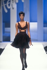 719377460_ClaudeMontana1994WomenRTW144.thumb.jpg.e03c319efd1fd500844caea04f5db6ca.jpg