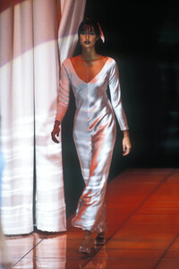 732612158_Istante1995WomenRTW67.thumb.jpg.771da5f9be2d7c3cdfde37caaacd5c5f.jpg