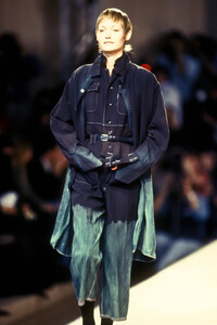 735568325_YohjiYamamoto1993WomenRTW67.thumb.jpg.bbf58e8f81ab91ba0f387425788051d6.jpg