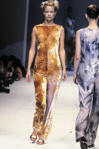 747922957_Genny1996WomenRTW99.thumb.jpg.dc17da94555884467c2f2d132b73a230.jpg