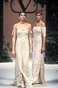 749160476_Valentino1994HauteCouture68.thumb.jpg.cd819803298aa761a8a8a83f75dac1c1.jpg